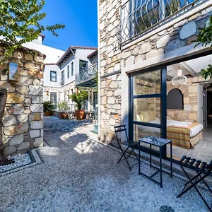 Charming Flat Near Hadrians Gate Apartment
